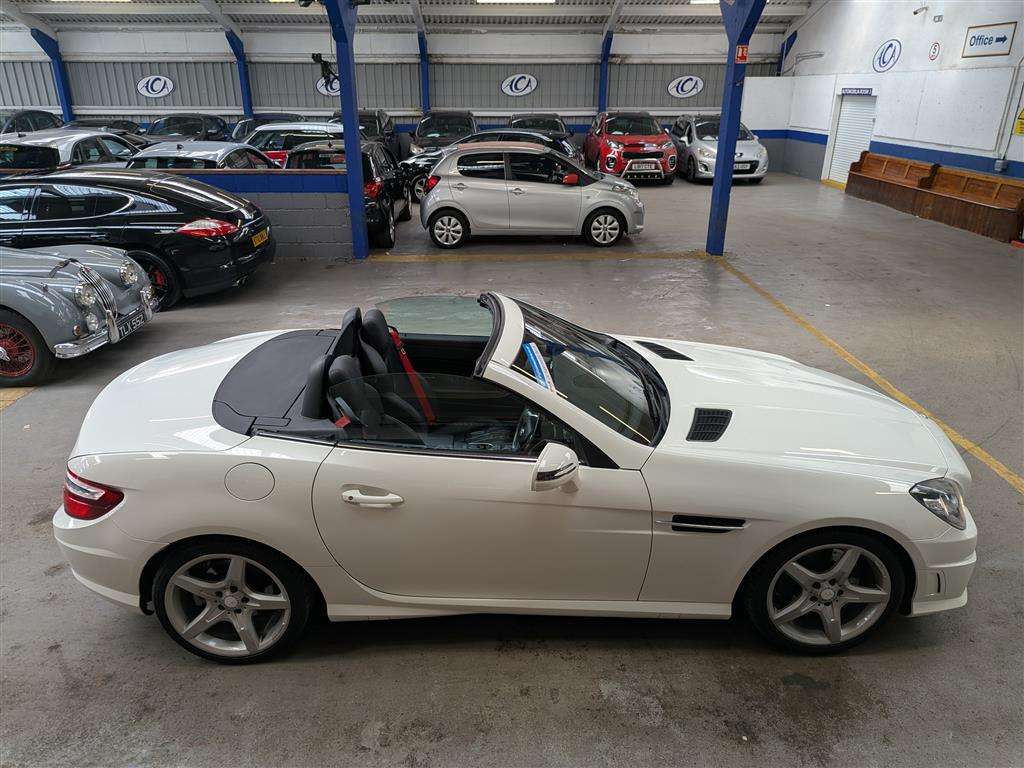 <p>2013 MERCEDES-BENZ SLK200 AMG SPORT BLUE-CIE</p>