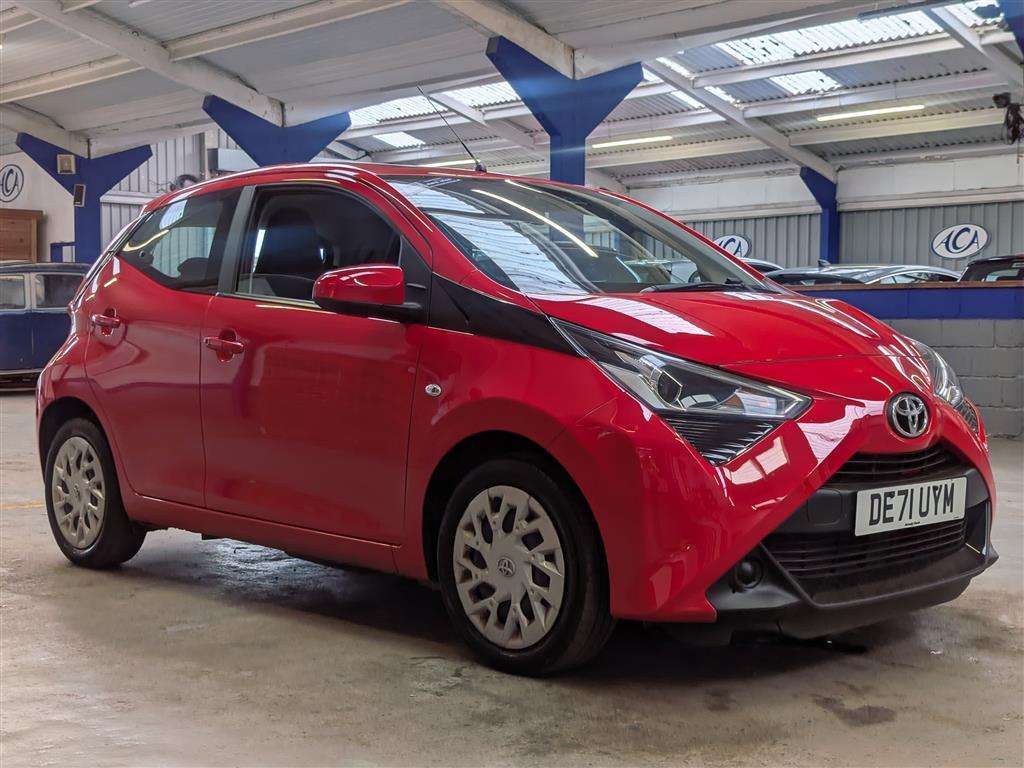<p>2021 TOYOTA AYGO X-PLAY TSS VVT-I</p>