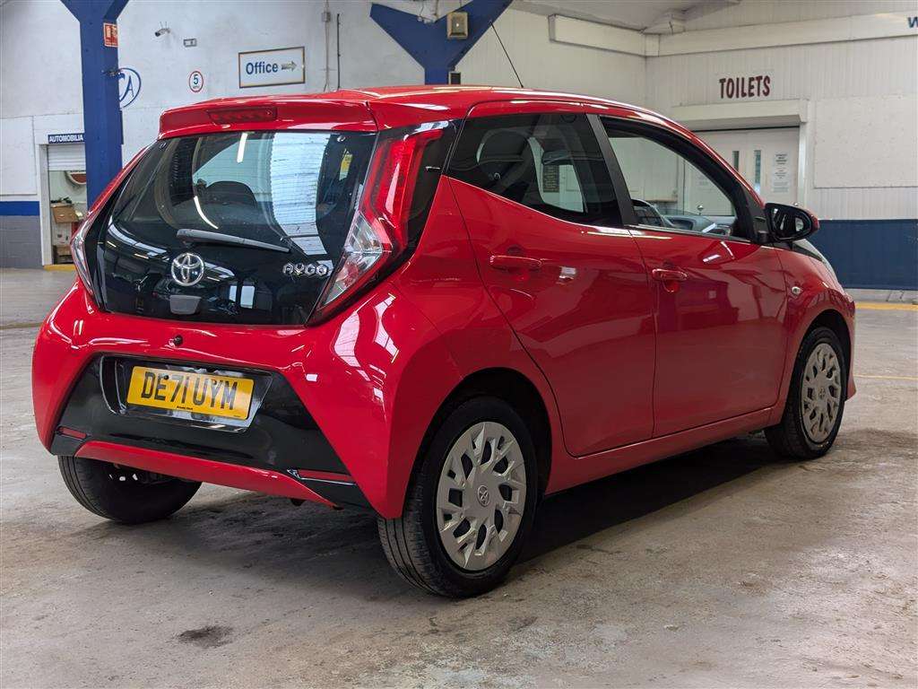 <p>2021 TOYOTA AYGO X-PLAY TSS VVT-I</p>