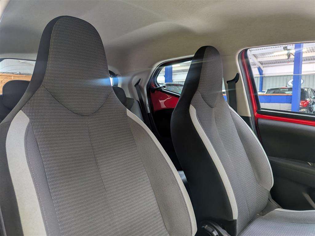 <p>2021 TOYOTA AYGO X-PLAY TSS VVT-I</p>