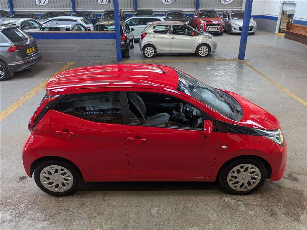 <p>2021 TOYOTA AYGO X-PLAY TSS VVT-I</p>