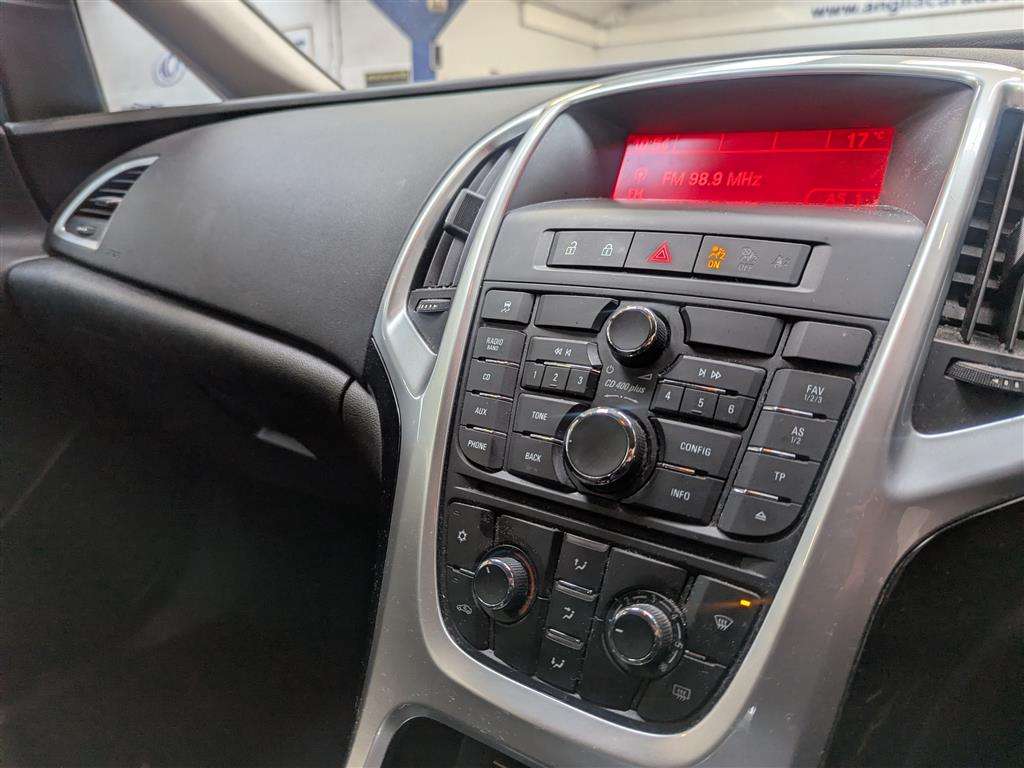 <p>2015 VAUXHALL ASTRA EXCITE</p>
