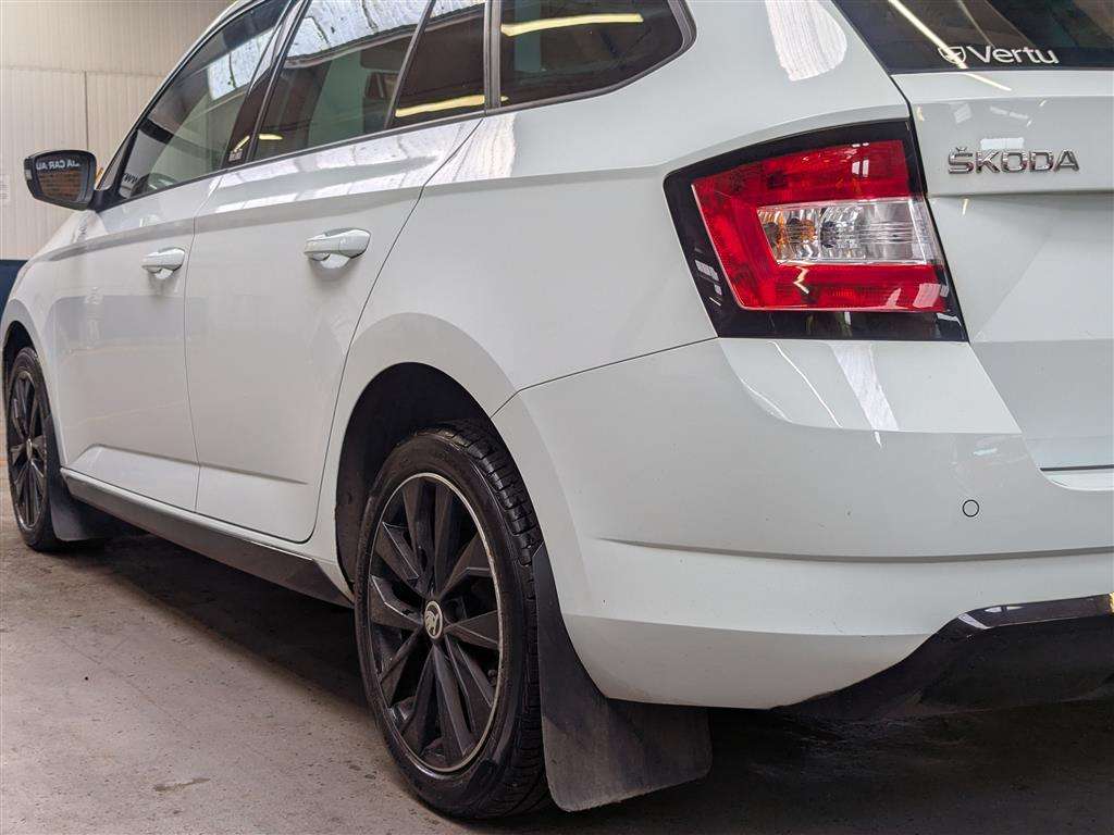 <p>2017 SKODA FABIA MONTE CARLO TSI</p>