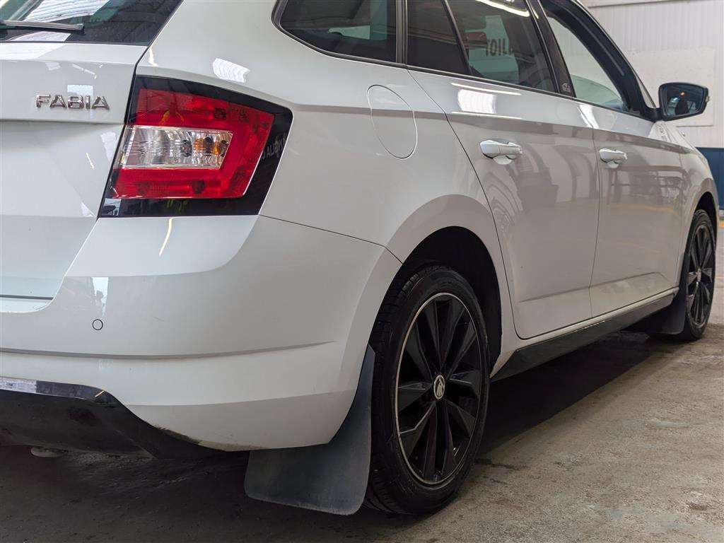 <p>2017 SKODA FABIA MONTE CARLO TSI</p>