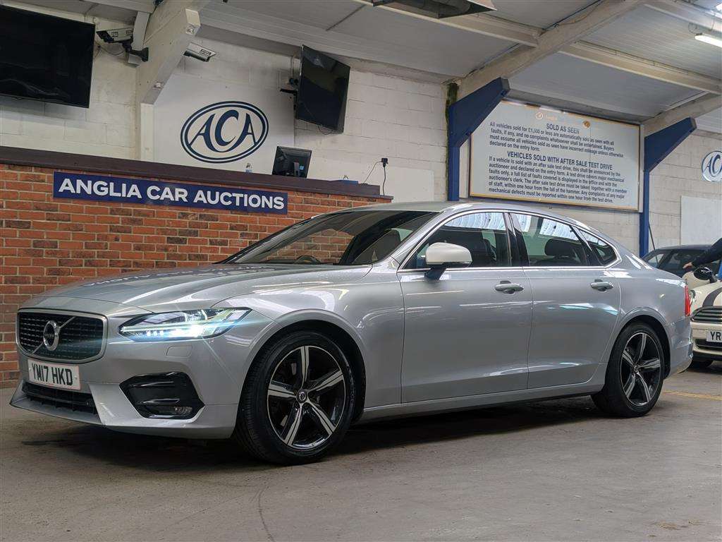<p>2017 VOLVO S90 R-DESIGN D4 AUTO</p>