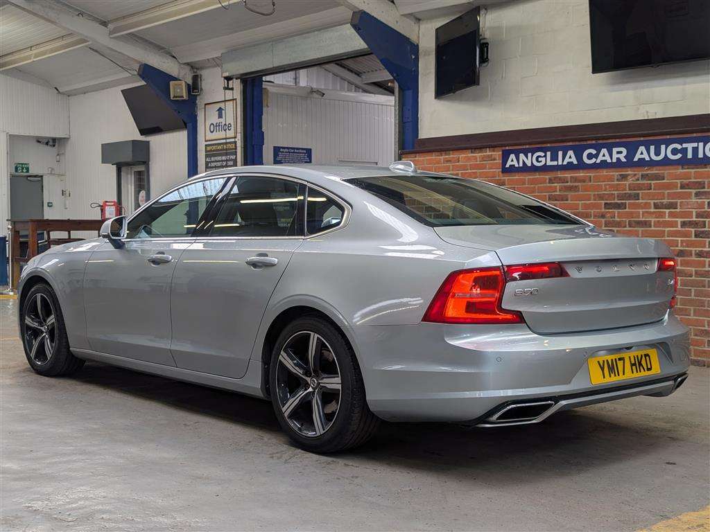 <p>2017 VOLVO S90 R-DESIGN D4 AUTO</p>