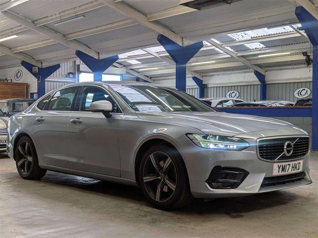 <p>2017 VOLVO S90 R-DESIGN D4 AUTO</p>