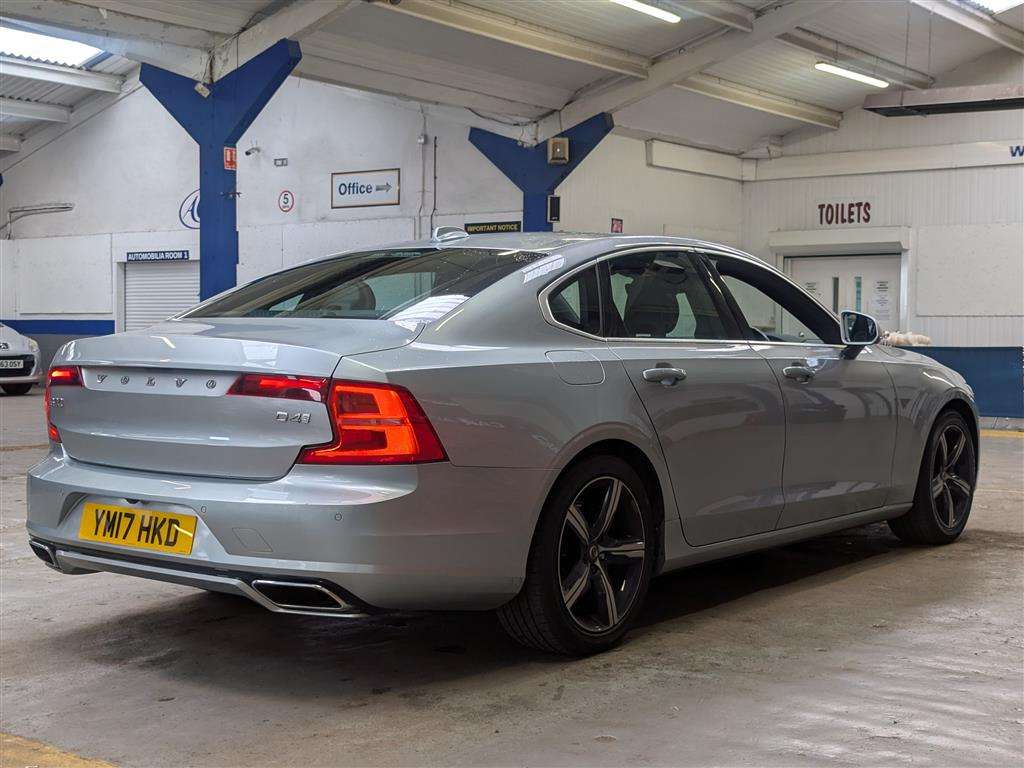 <p>2017 VOLVO S90 R-DESIGN D4 AUTO</p>