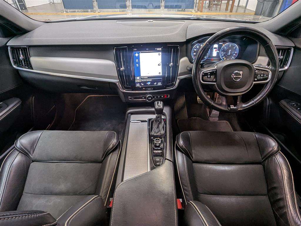 <p>2017 VOLVO S90 R-DESIGN D4 AUTO</p>