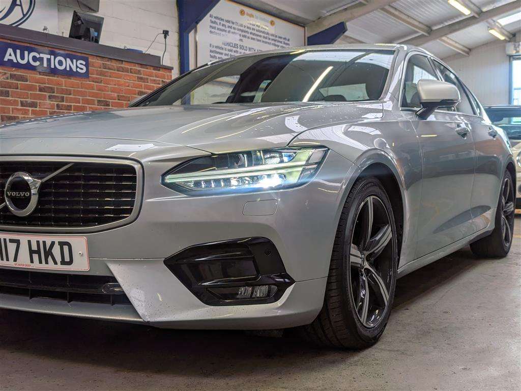 <p>2017 VOLVO S90 R-DESIGN D4 AUTO</p>