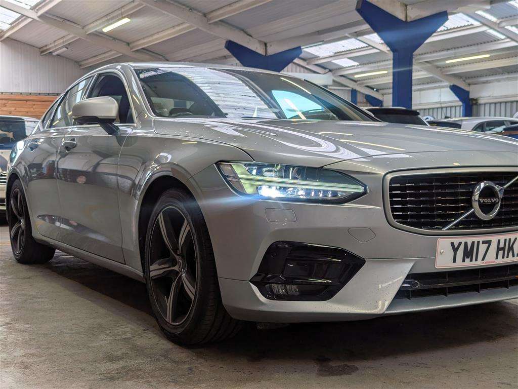 <p>2017 VOLVO S90 R-DESIGN D4 AUTO</p>