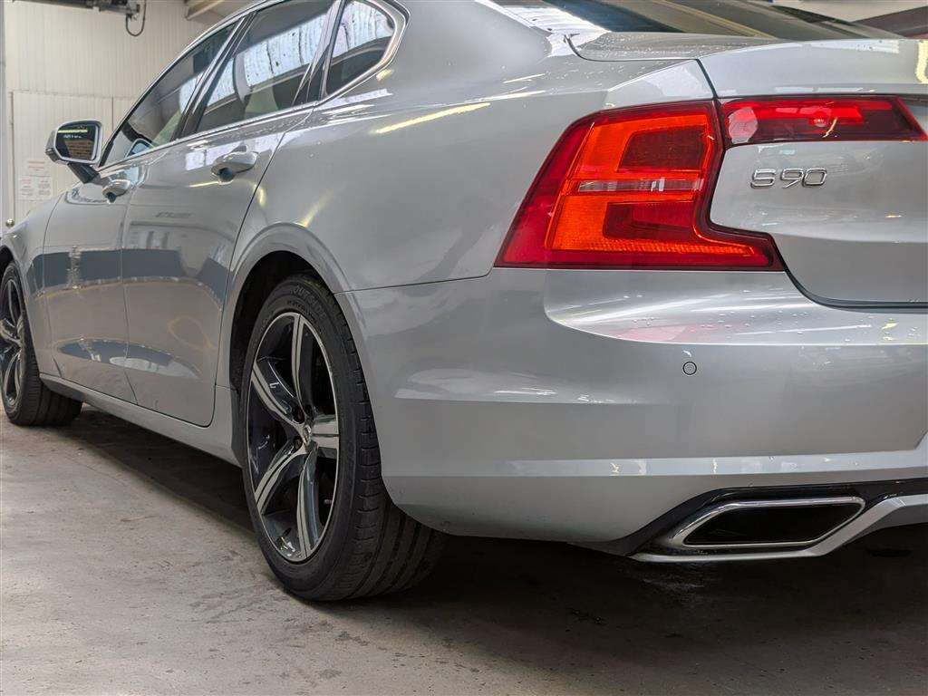 <p>2017 VOLVO S90 R-DESIGN D4 AUTO</p>