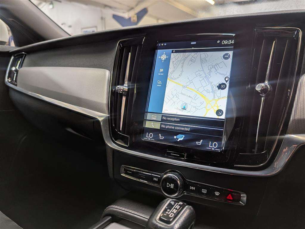 <p>2017 VOLVO S90 R-DESIGN D4 AUTO</p>