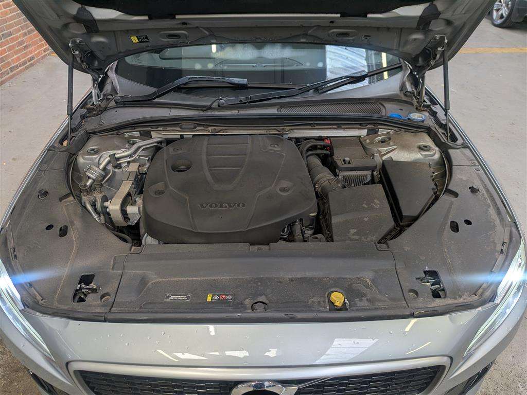 <p>2017 VOLVO S90 R-DESIGN D4 AUTO</p>