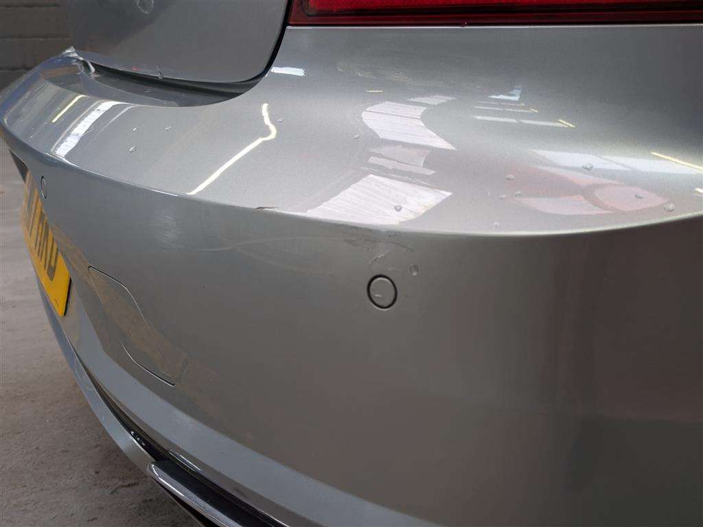 <p>2017 VOLVO S90 R-DESIGN D4 AUTO</p>