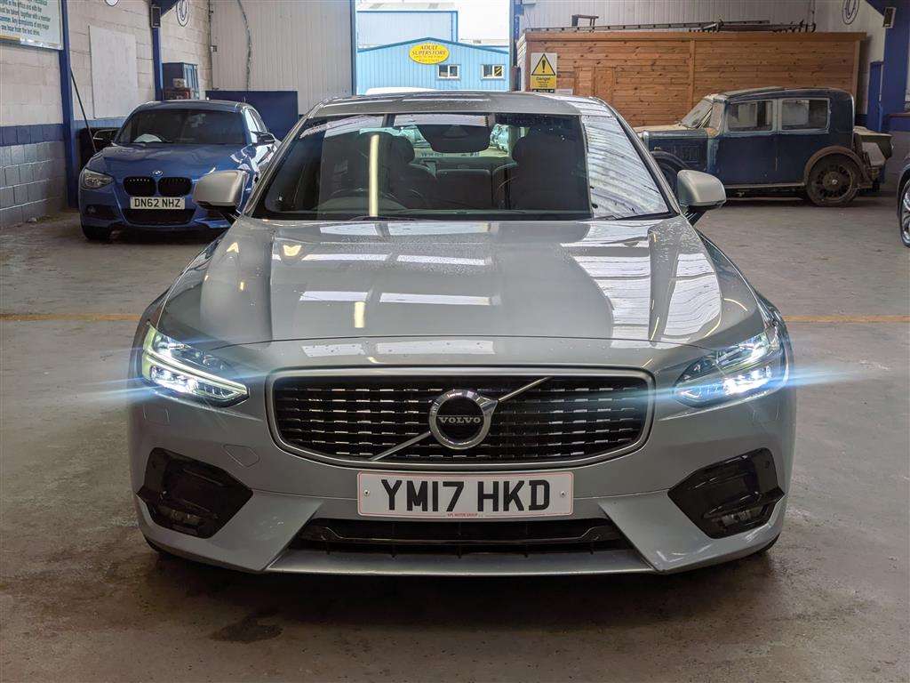 <p>2017 VOLVO S90 R-DESIGN D4 AUTO</p>