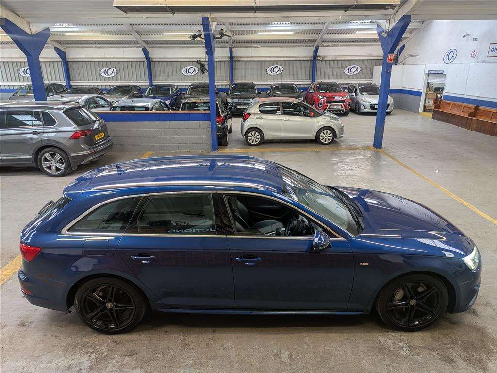 <p>2017 AUDI A4 S LINE TDI S-A</p>