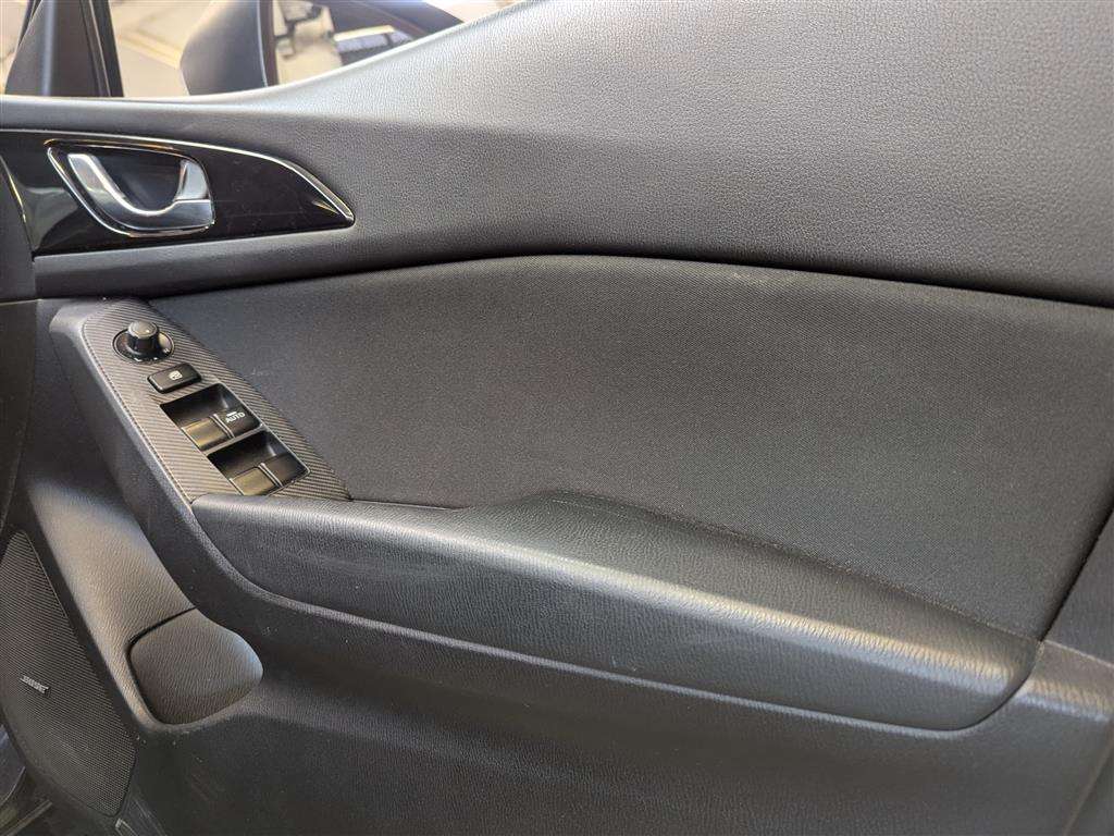 <p>2016 MAZDA 3 SPORT NAV D</p>