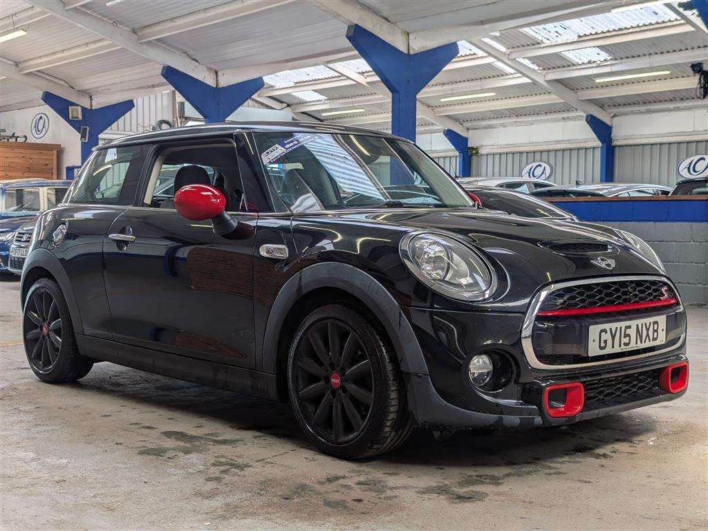 <p>2015 MINI COOPER S</p>