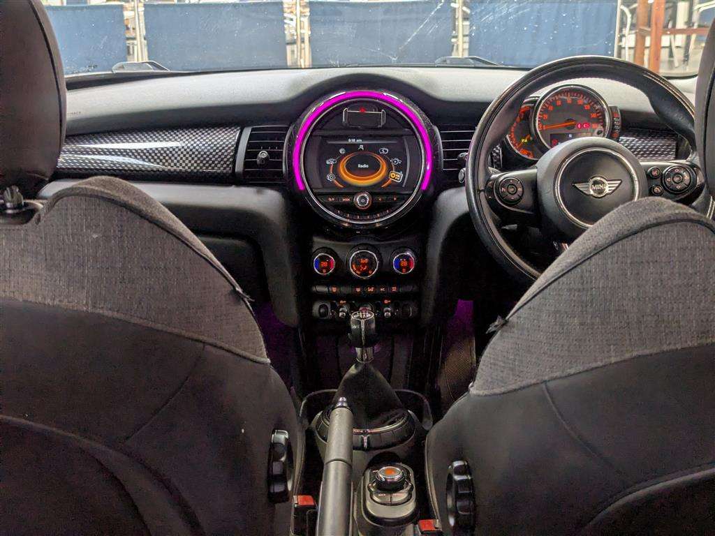 <p>2015 MINI COOPER S</p>