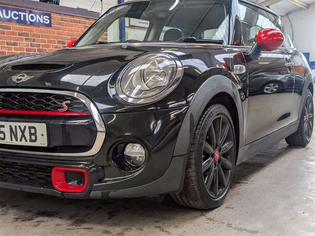 <p>2015 MINI COOPER S</p>