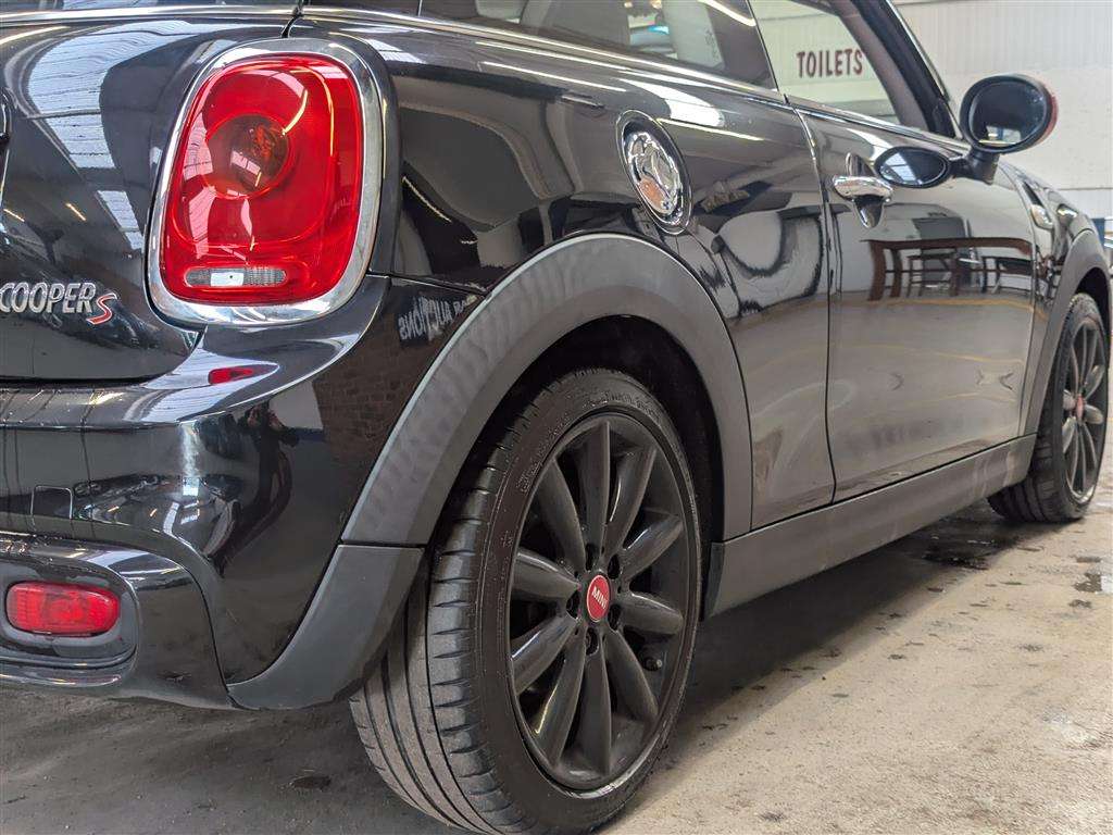 <p>2015 MINI COOPER S</p>