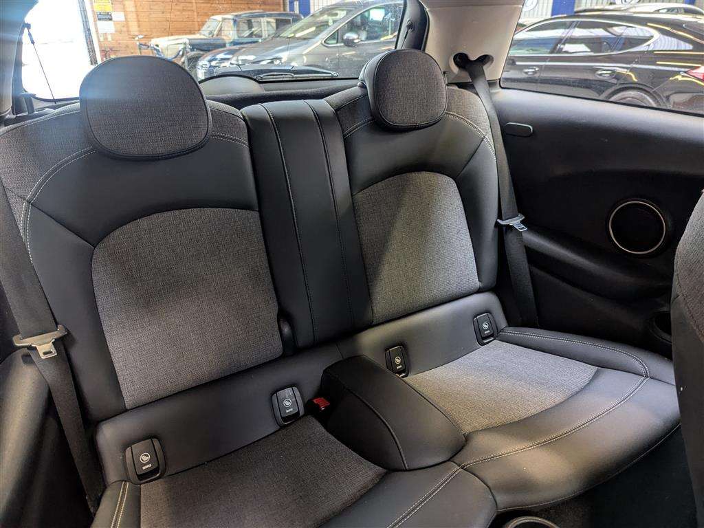 <p>2015 MINI COOPER S</p>