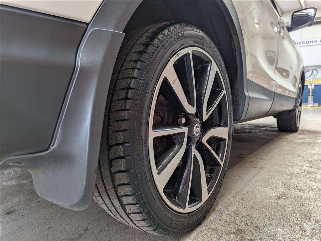 <p>2015 NISSAN QASHQAI TEKNA DCI</p>
