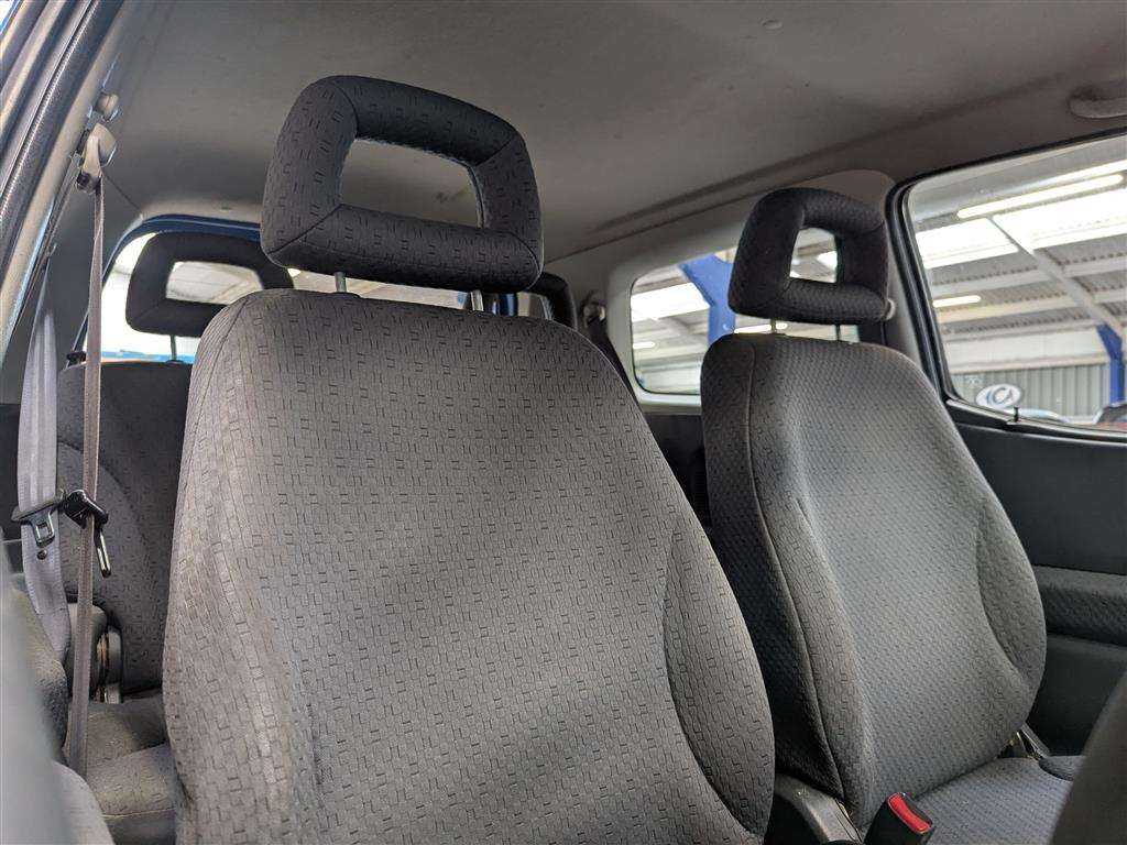 <p>2004 SUZUKI IGNIS GL</p>