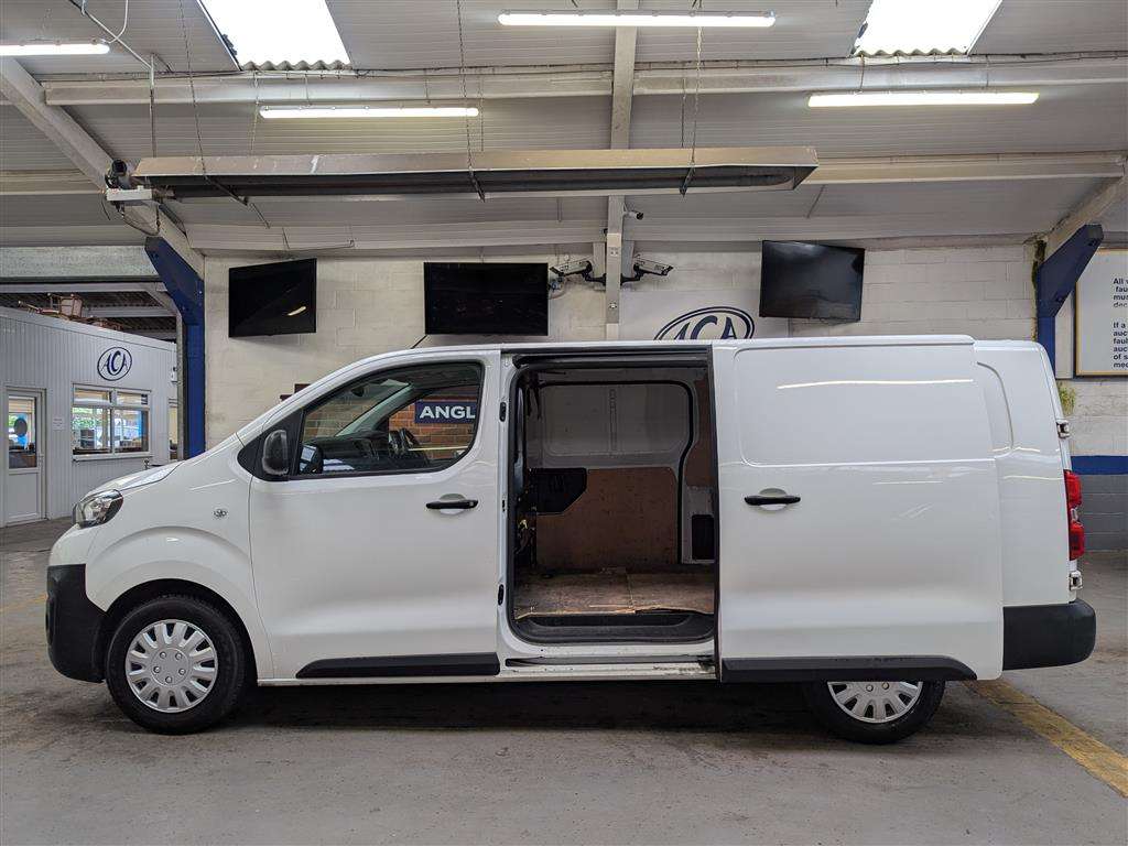 <p>2021 PEUGEOT EXPERT PROF PREMIUM L2 B-</p>