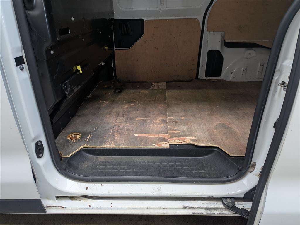 <p>2021 PEUGEOT EXPERT PROF PREMIUM L2 B-</p>