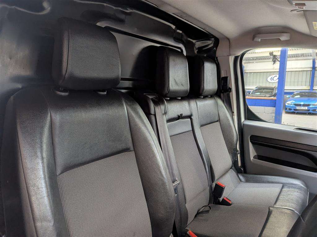 <p>2021 PEUGEOT EXPERT PROF PREMIUM L2 B-</p>