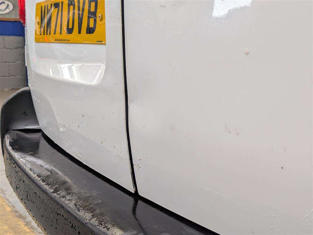 <p>2021 PEUGEOT EXPERT PROF PREMIUM L2 B-</p>