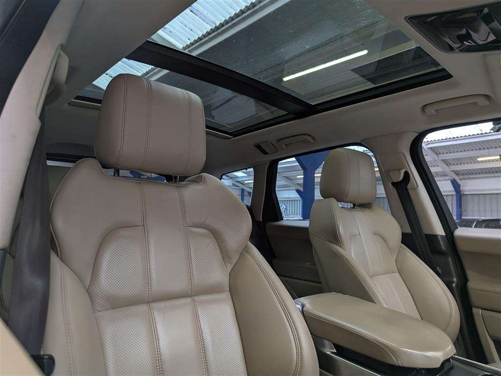 <p>2014 LAND ROVER RANGE ROVER SPORT SE TDV6</p>
