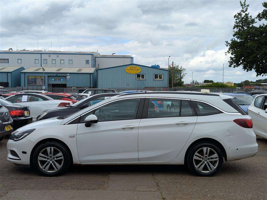 <p>2017 VAUXHALL ASTRA CDTI</p>