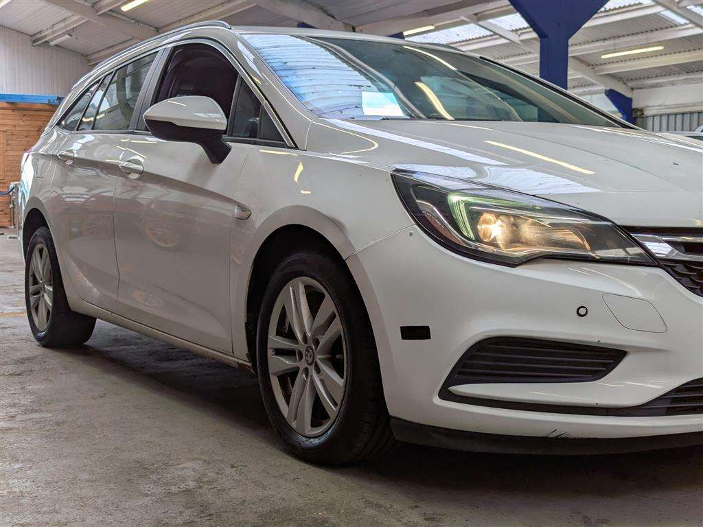 <p>2018 VAUXHALL ASTRA CDTI S/S</p>