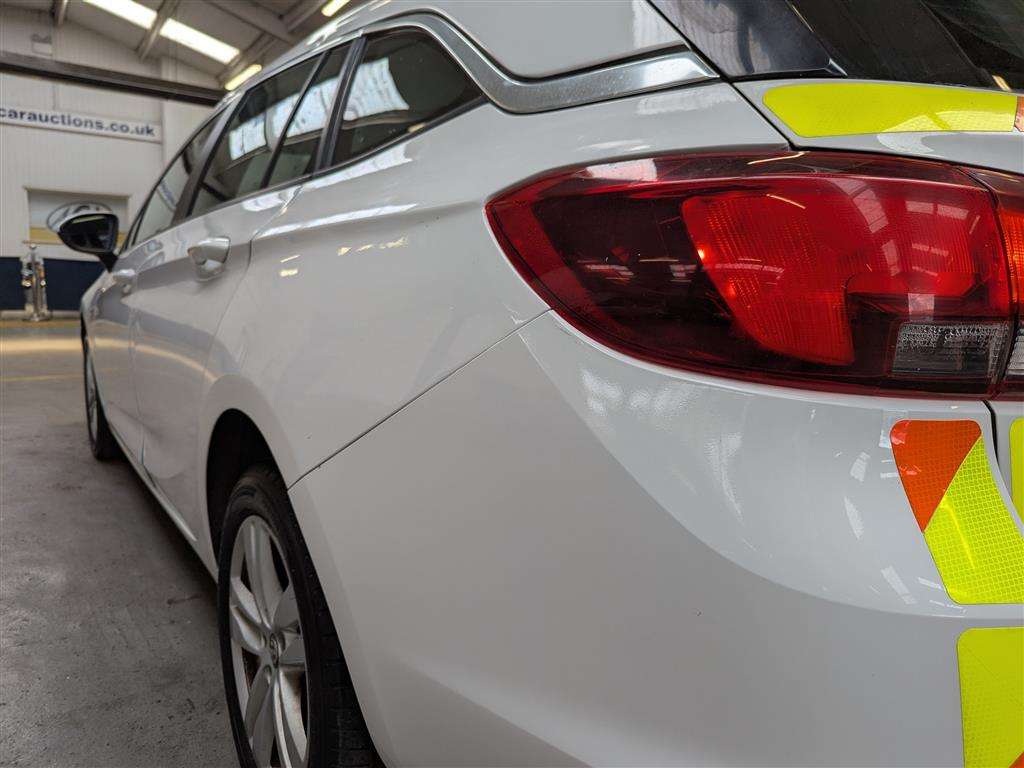 <p>2018 VAUXHALL ASTRA CDTI S/S</p>