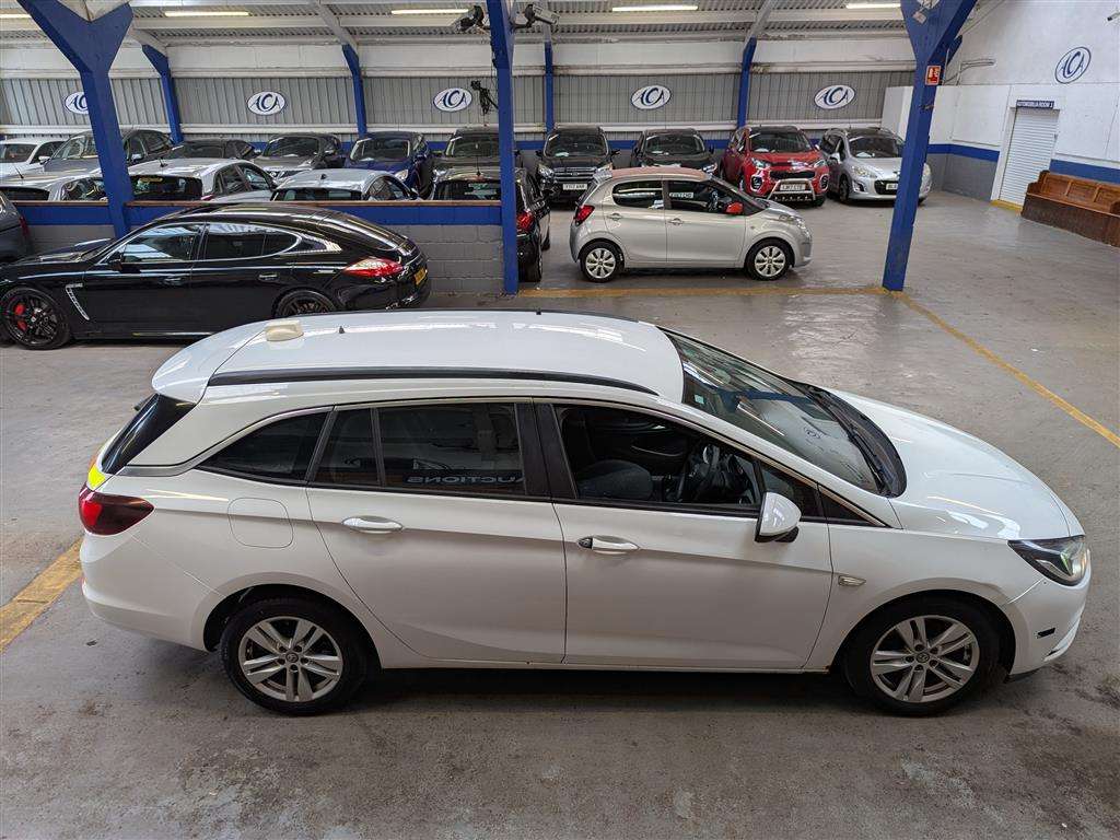 <p>2018 VAUXHALL ASTRA CDTI S/S</p>