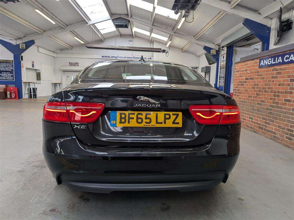 <p>2015 JAGUAR XE SE D</p>
