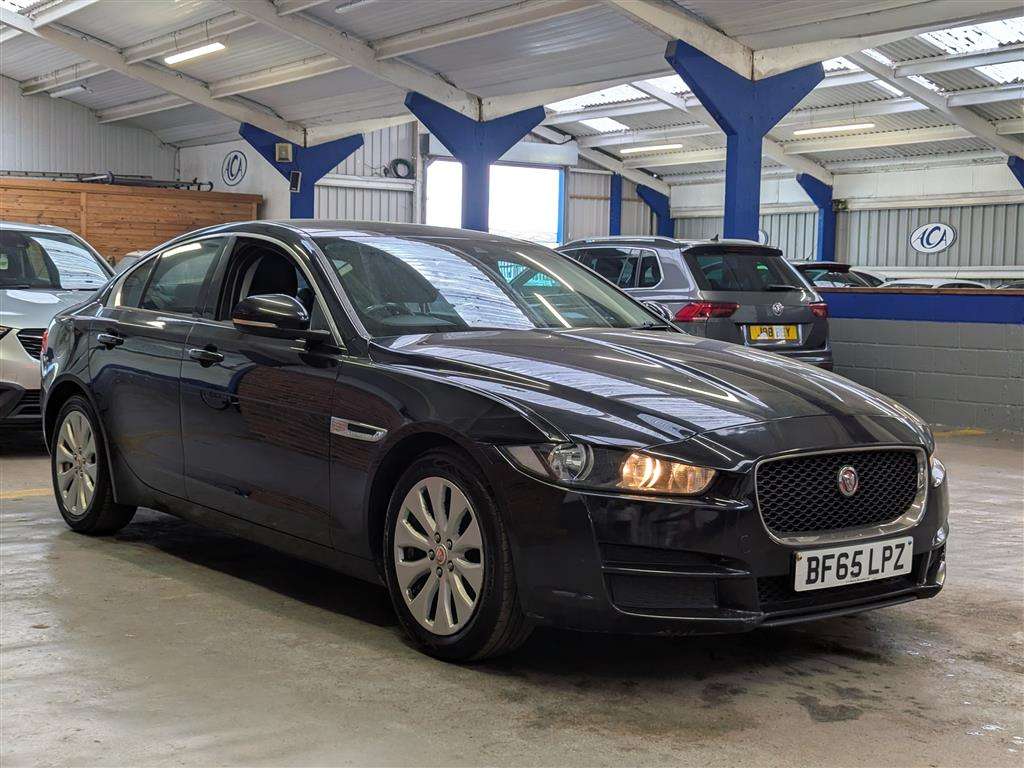 <p>2015 JAGUAR XE SE D</p>