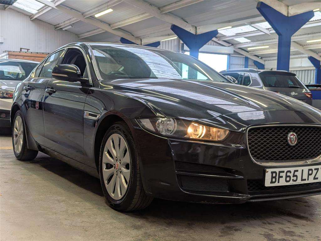 <p>2015 JAGUAR XE SE D</p>