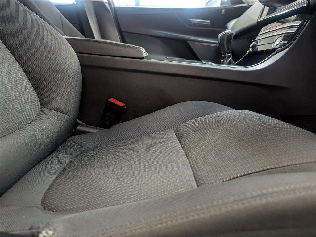 <p>2015 JAGUAR XE SE D</p>