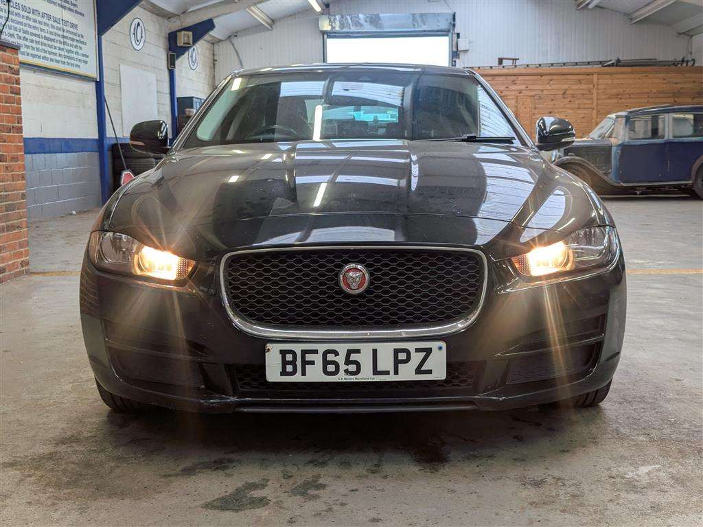 <p>2015 JAGUAR XE SE D</p>