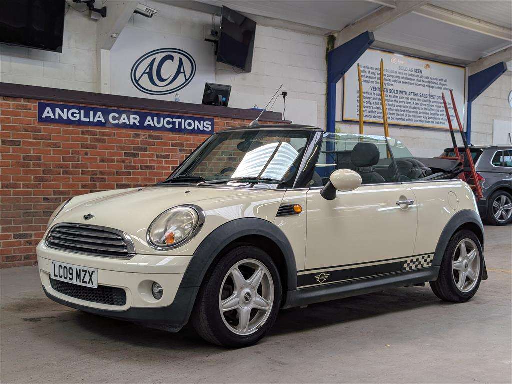 <p>2009 MINI COOPER</p>