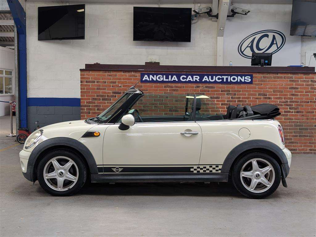 <p>2009 MINI COOPER</p>