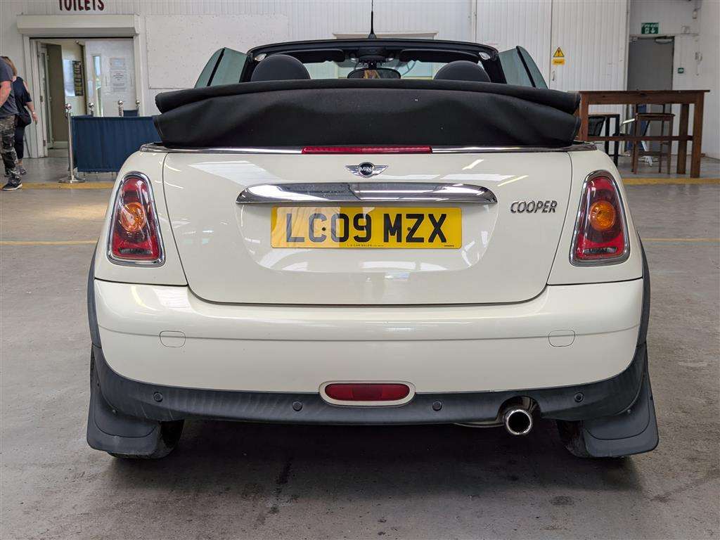 <p>2009 MINI COOPER</p>