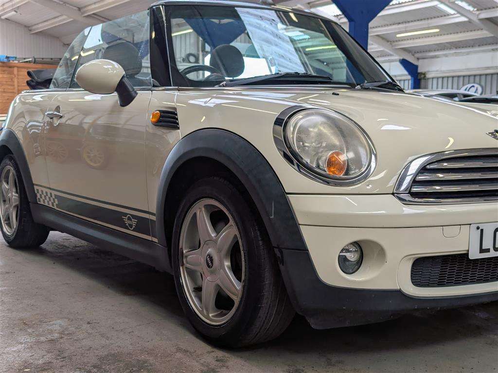 <p>2009 MINI COOPER</p>