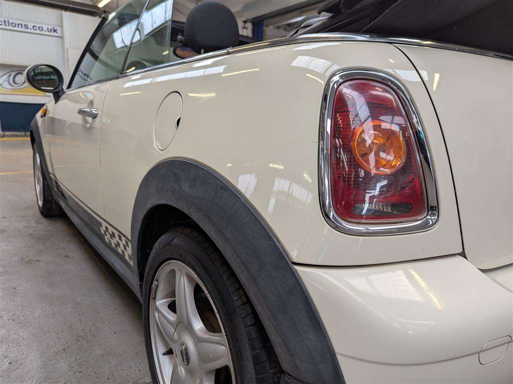 <p>2009 MINI COOPER</p>
