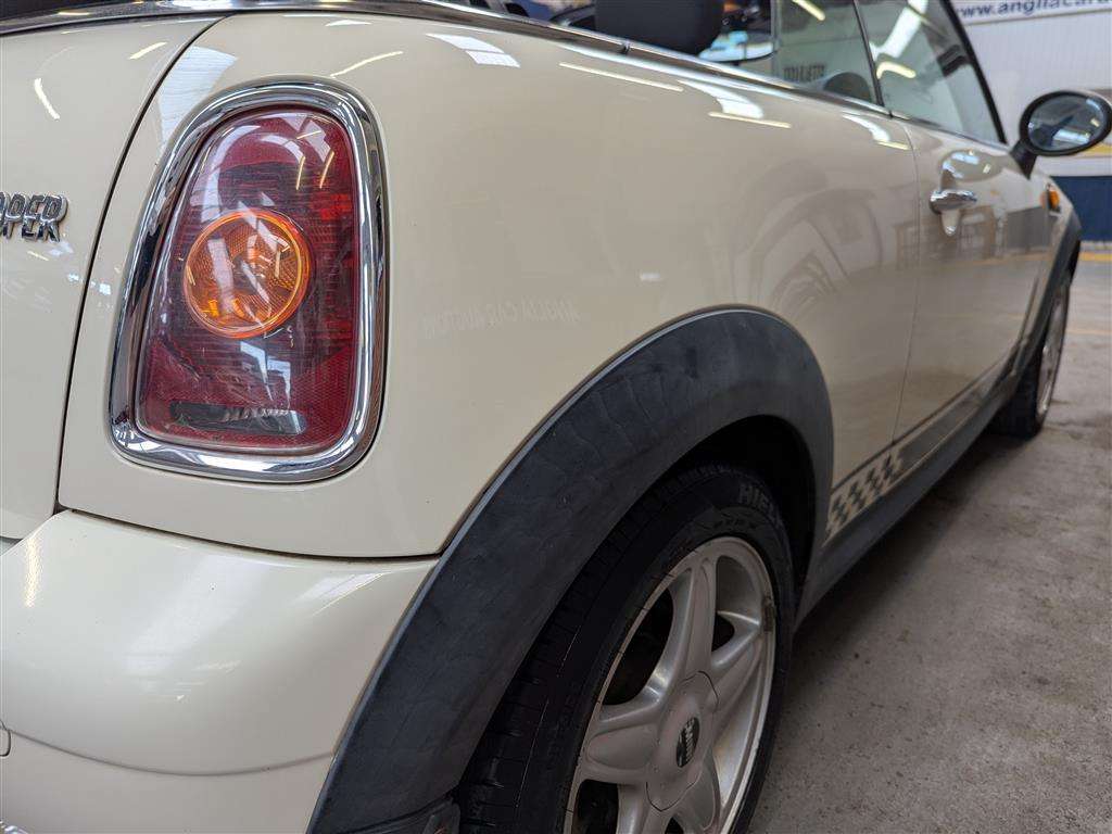 <p>2009 MINI COOPER</p>