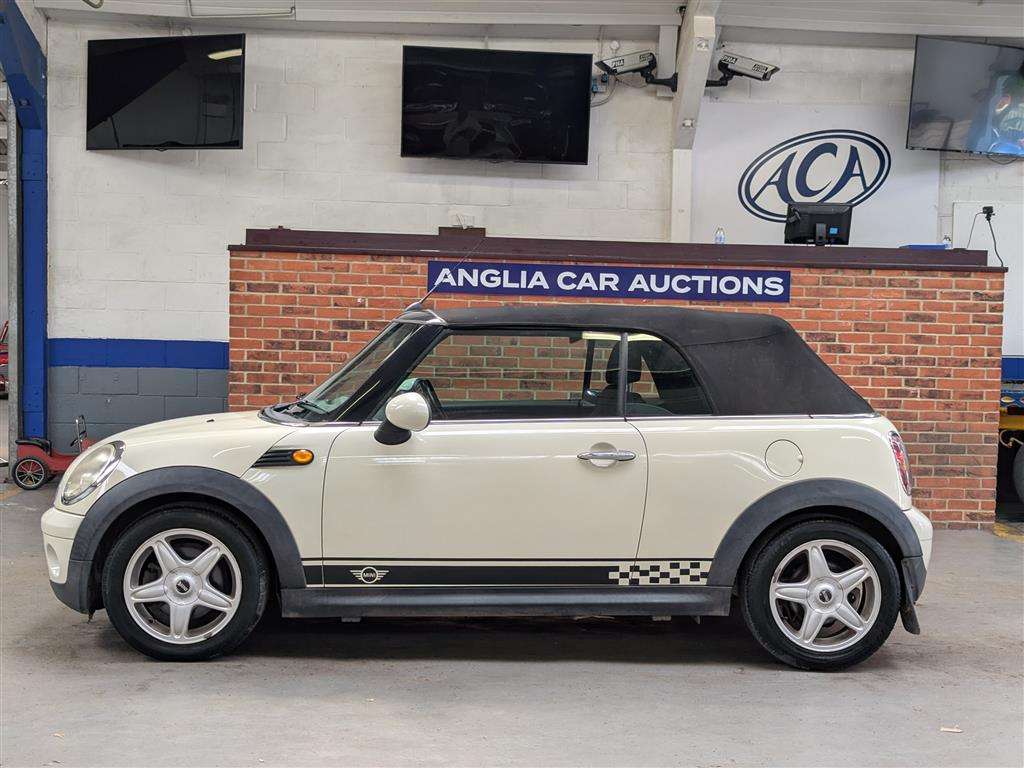 <p>2009 MINI COOPER</p>